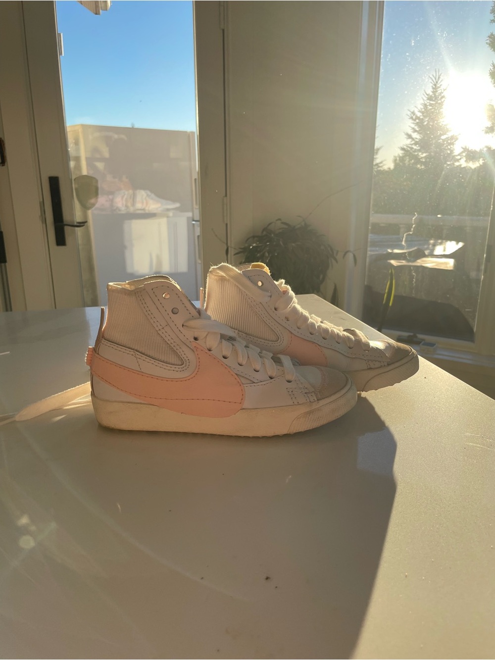 Nike High-Top Sneakers in White and Light Pink